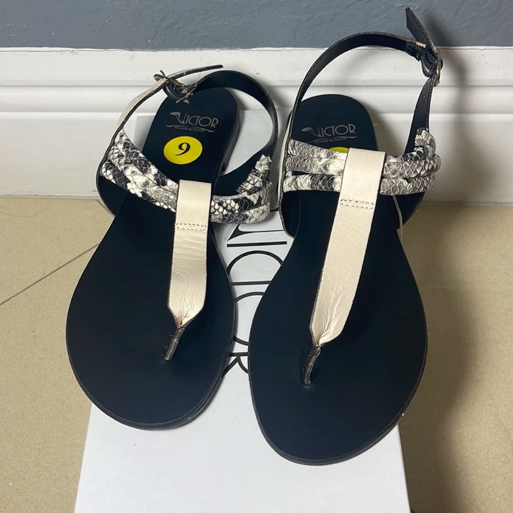 Women’s size 9 snake print sandals in brand NEW condition